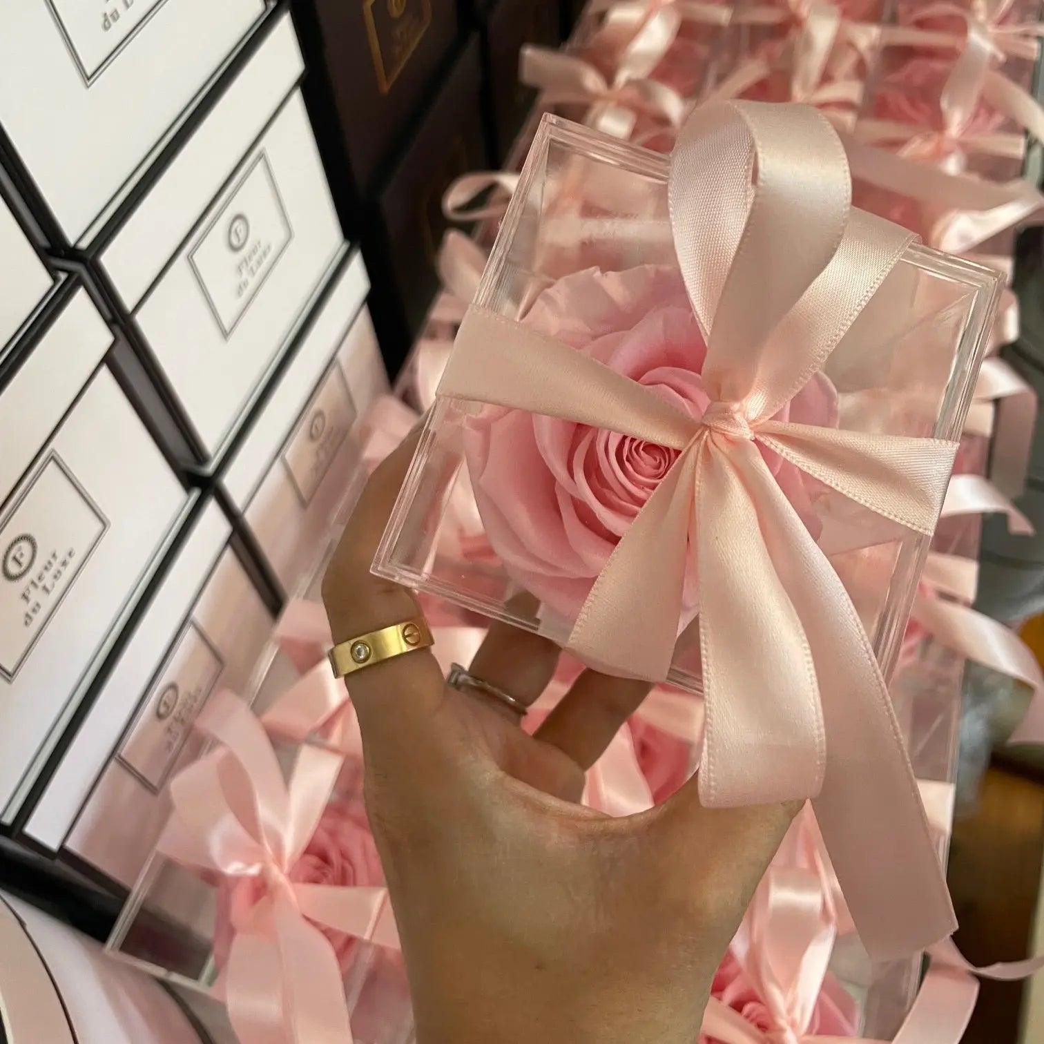 ACRYLIC BOX : Red Everlasting Rose - Fleur Du Luxe