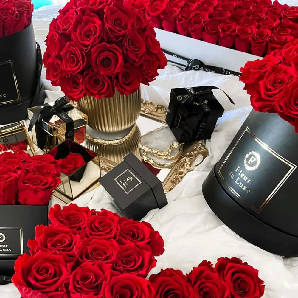 GOLD RIBBED POT: 30 Everlasting Roses - Fleur Du Luxe