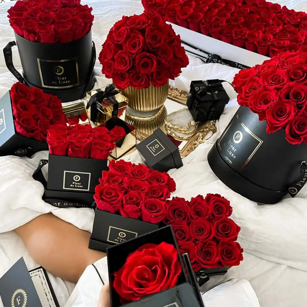 GOLD RIBBED POT: 30 Everlasting Roses - Fleur Du Luxe