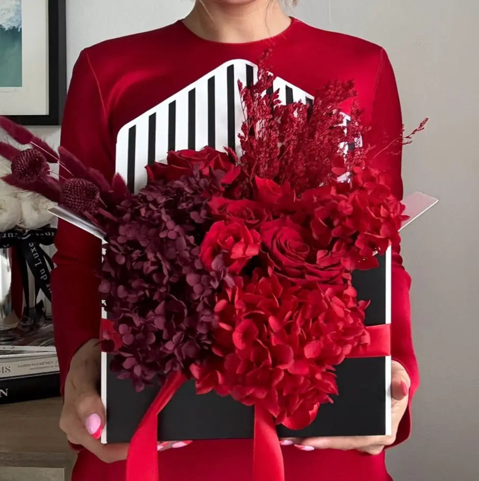 LARGE FLOWER ENVELOPE: Everlasting Red Rose Mix - Fleur Du Luxe