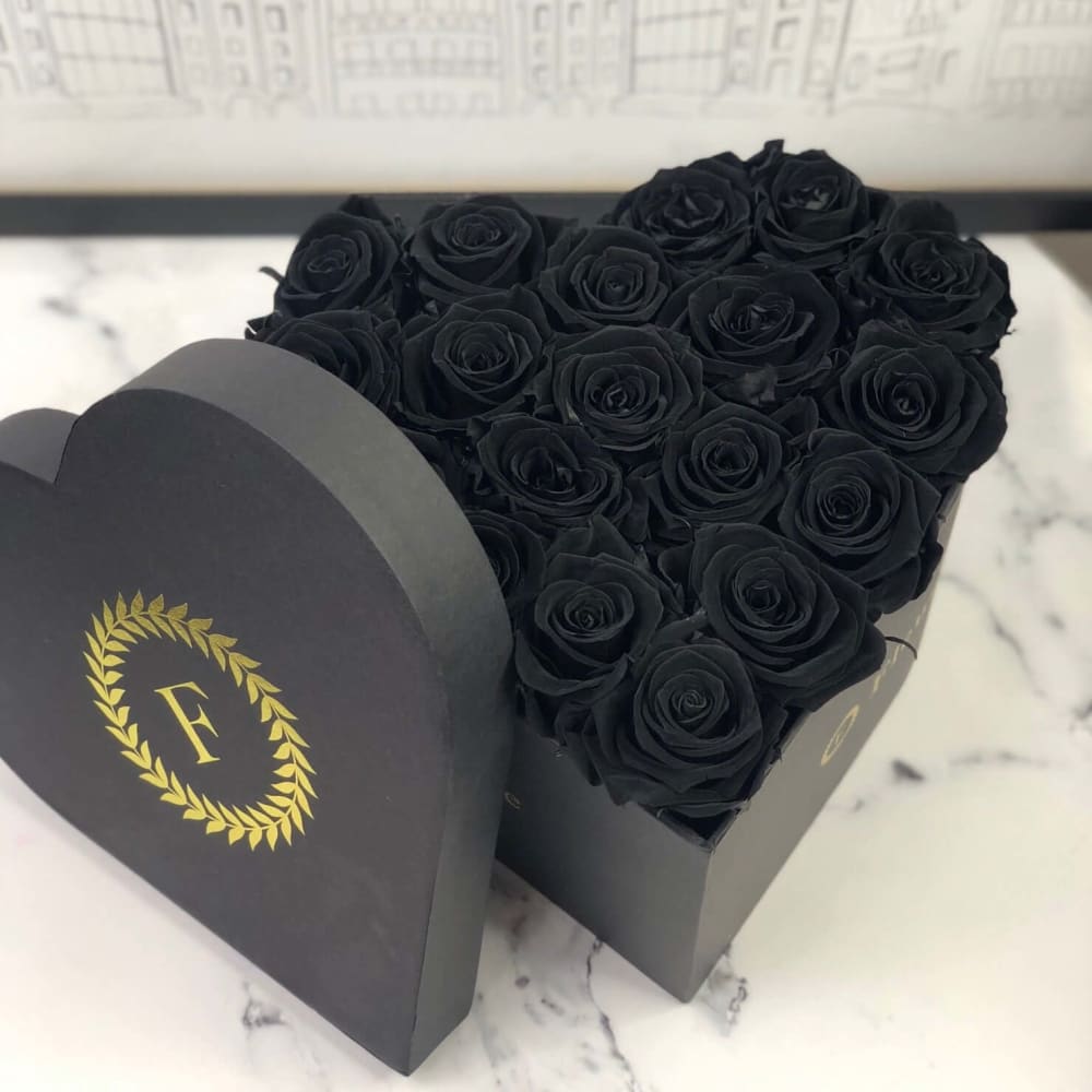 LOVE HEART BOX: Signature Roses White - Velvet Black -