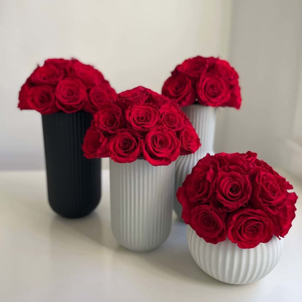 RIBBED POT: Everlasting Roses - Flowers