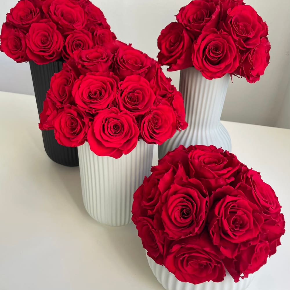 RIBBED POT: Everlasting Roses - Flowers