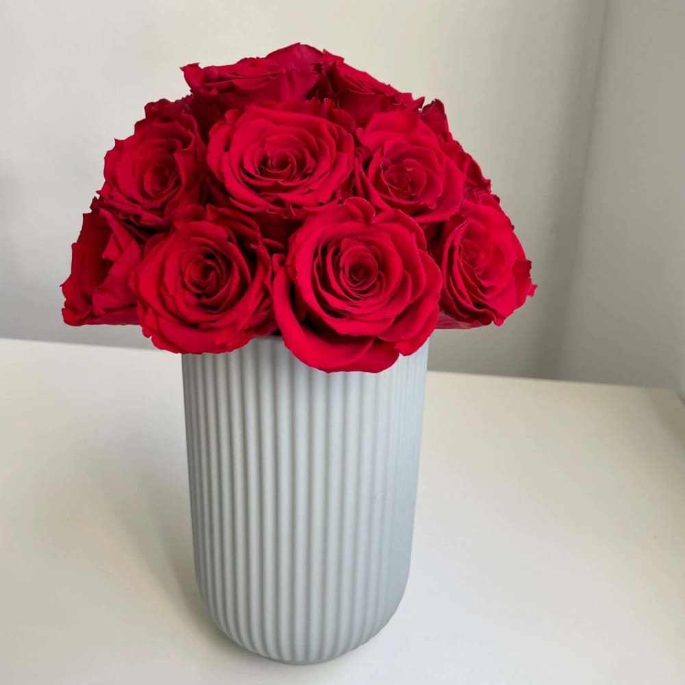 RIBBED POT: Everlasting Roses - Grey - Flowers