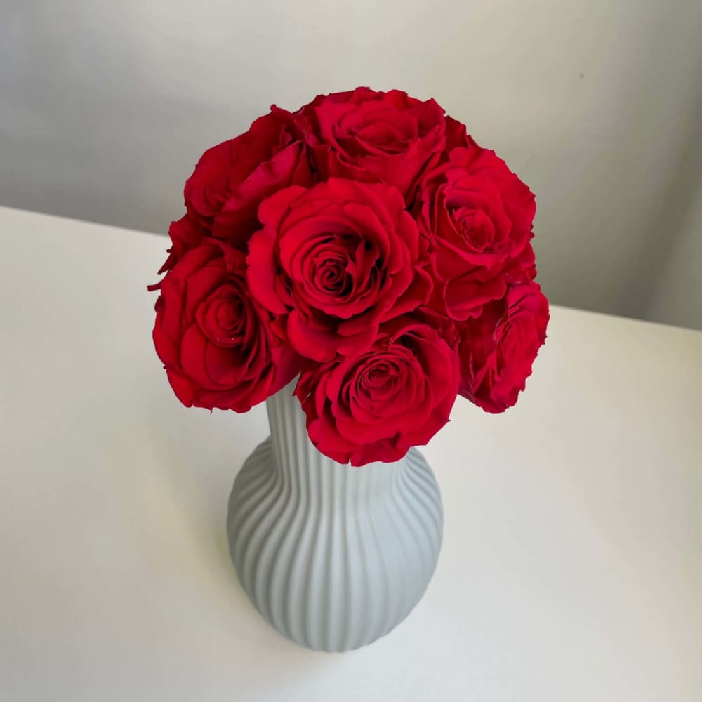 RIBBED POT: Everlasting Roses - Tall Grey - Flowers