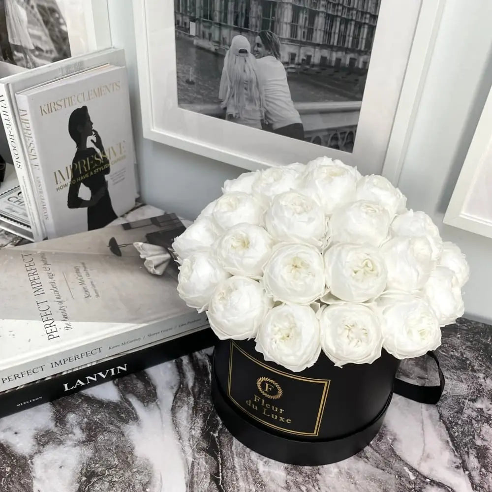 ROUND BOX : Preserved White Peonies That Last 3 Years! - Fleur Du Luxe