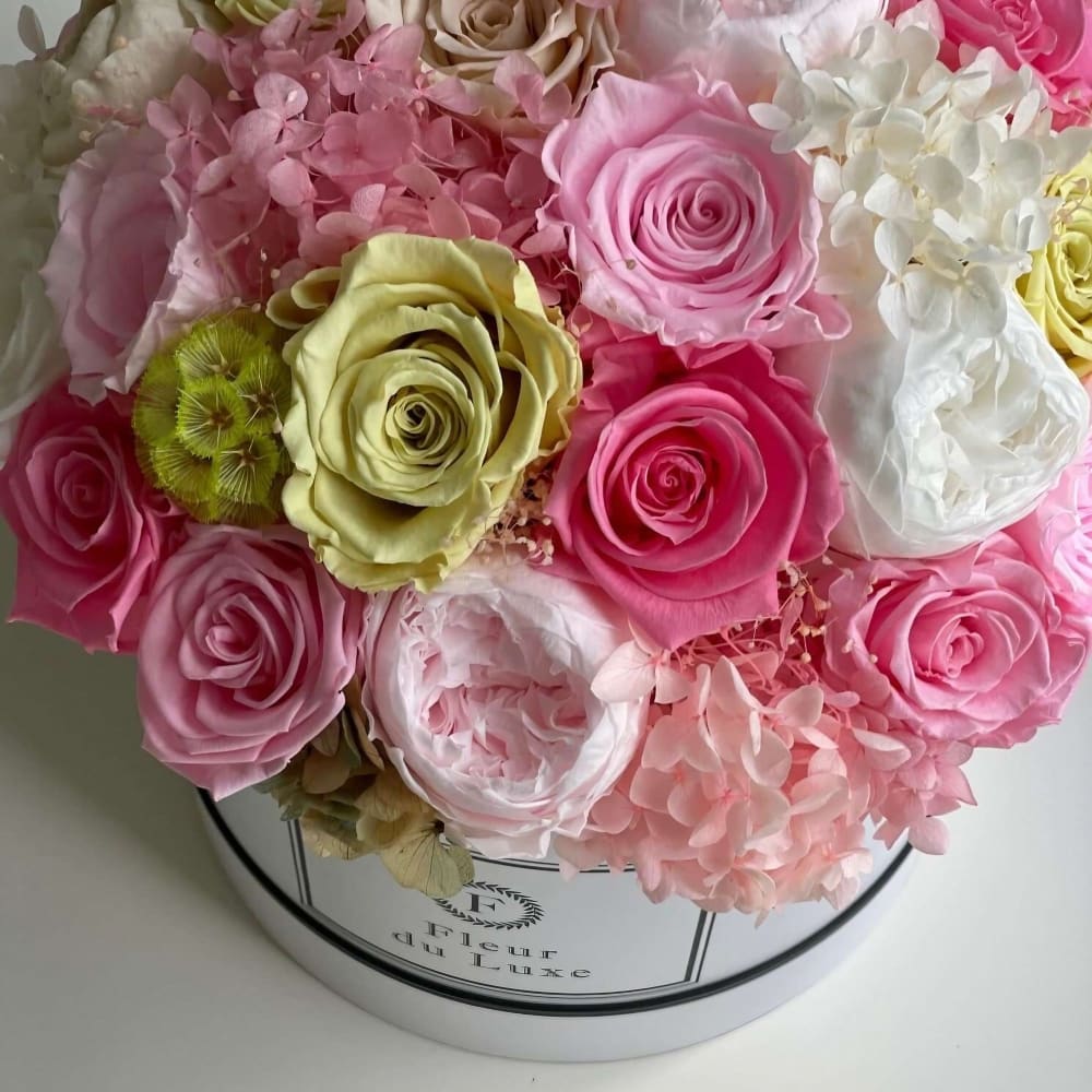 ROUND BOX: Summer Mix Preserved Flowers - White - Flowers