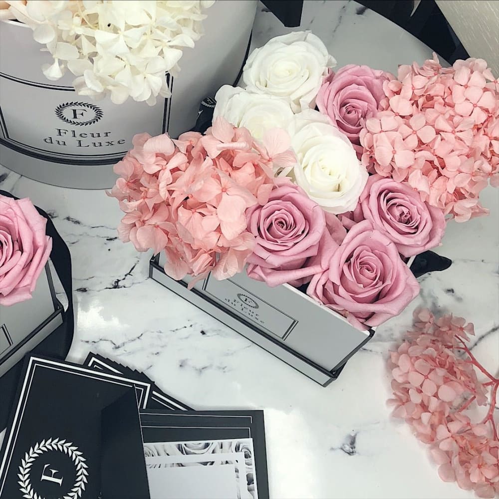 SQUARE BOX: Hydrangea Mix Baby Pink - Pink and White / White