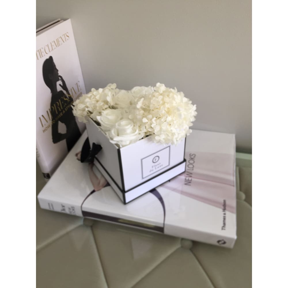 SQUARE BOX: Hydrangea Mix Baby Pink - White + White / White