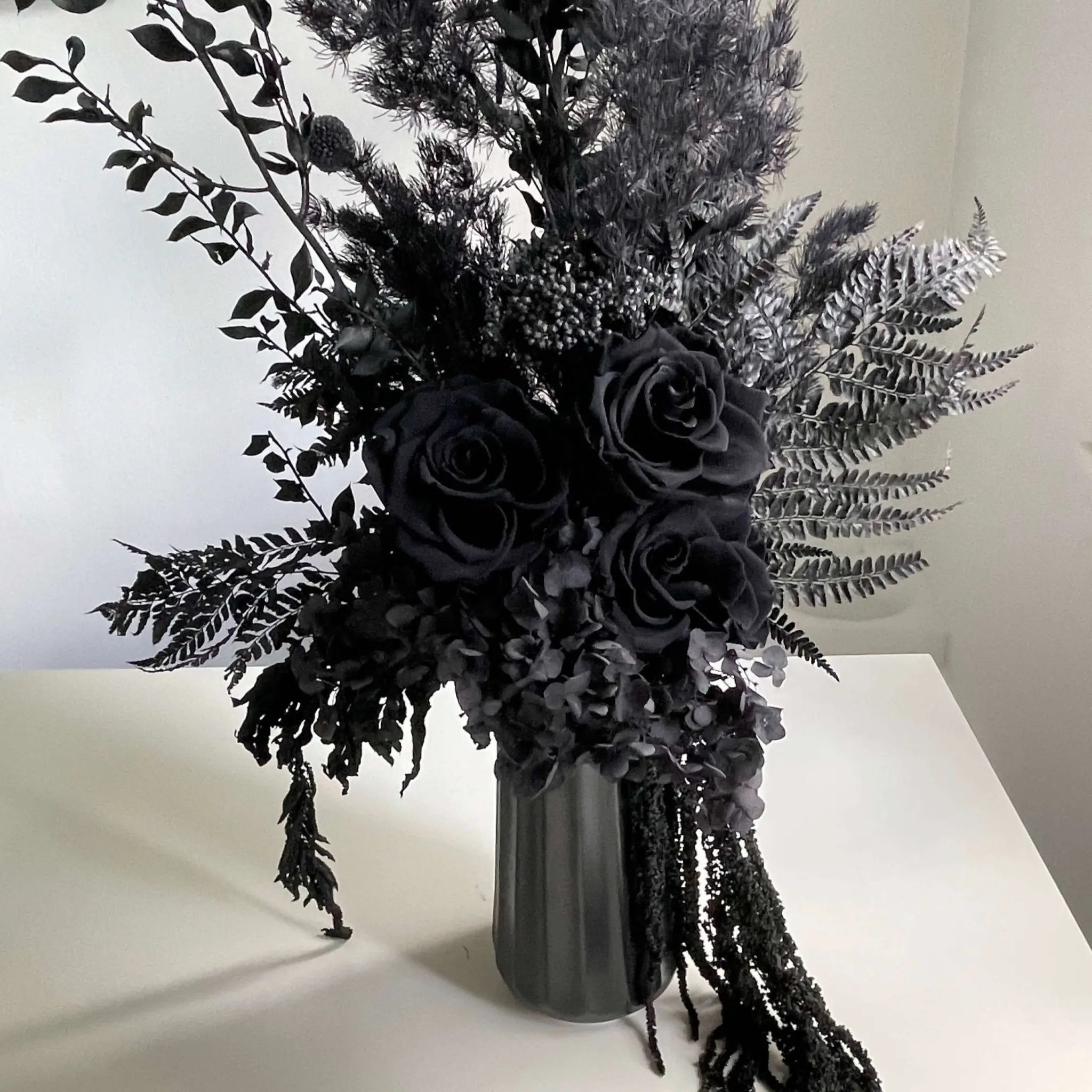 DRIED FLOWERS: All black bouquet - Fleur Du Luxe