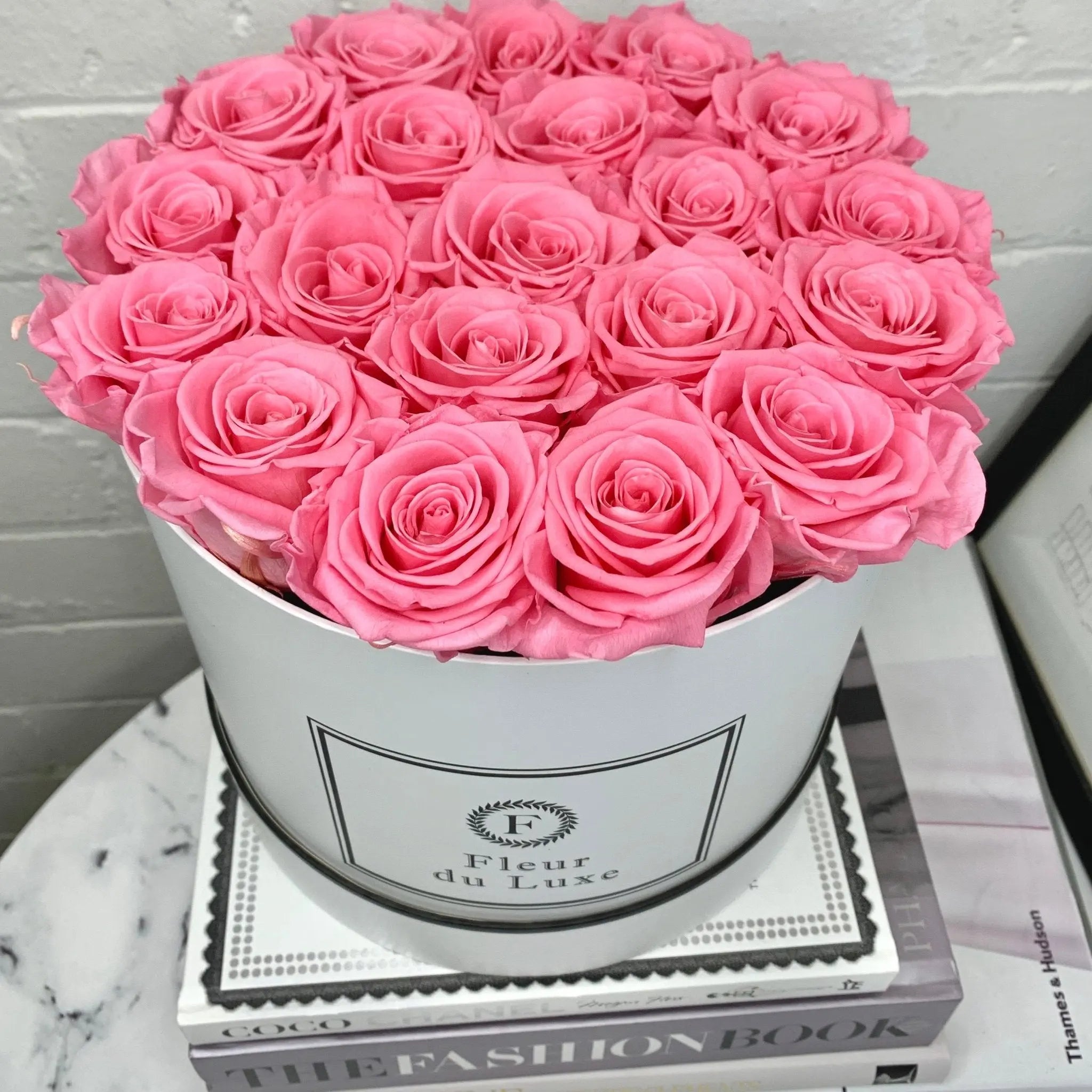 ROUND BOX : New York Bi - Colour Pink – Everlasting Real Roses in Round Hat Box - Fleur Du Luxe