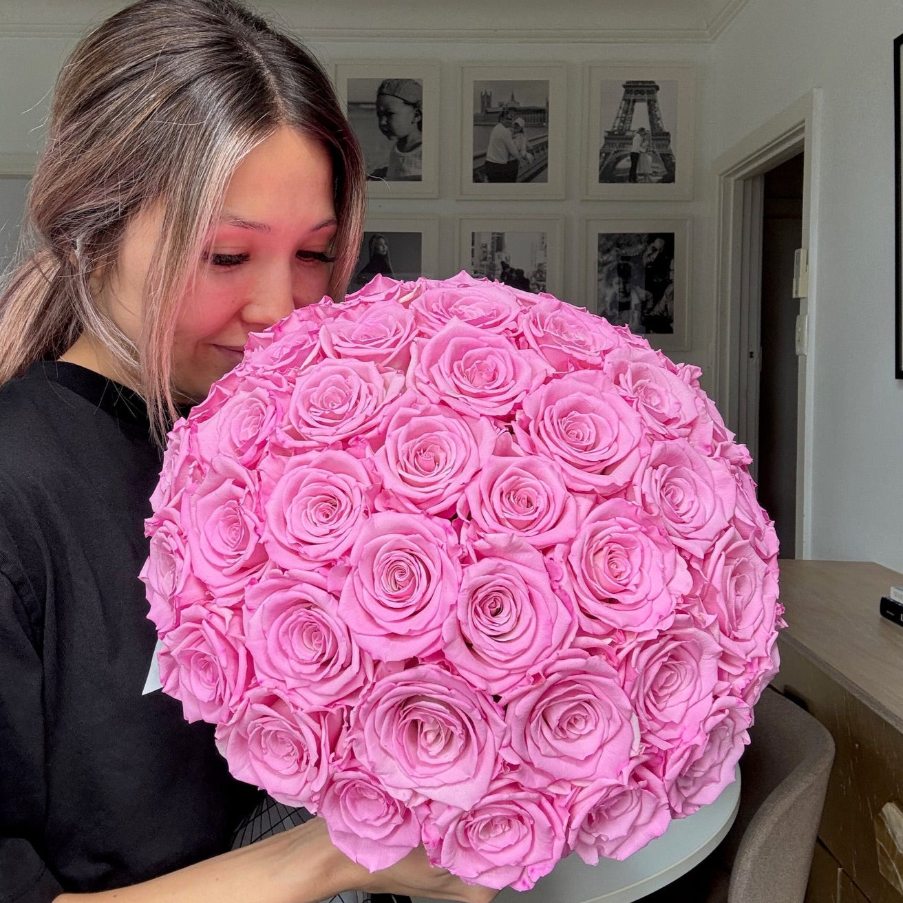 Woman holding Fleur du Luxe Cement Pot with preserved New York Pink bi-colour roses.