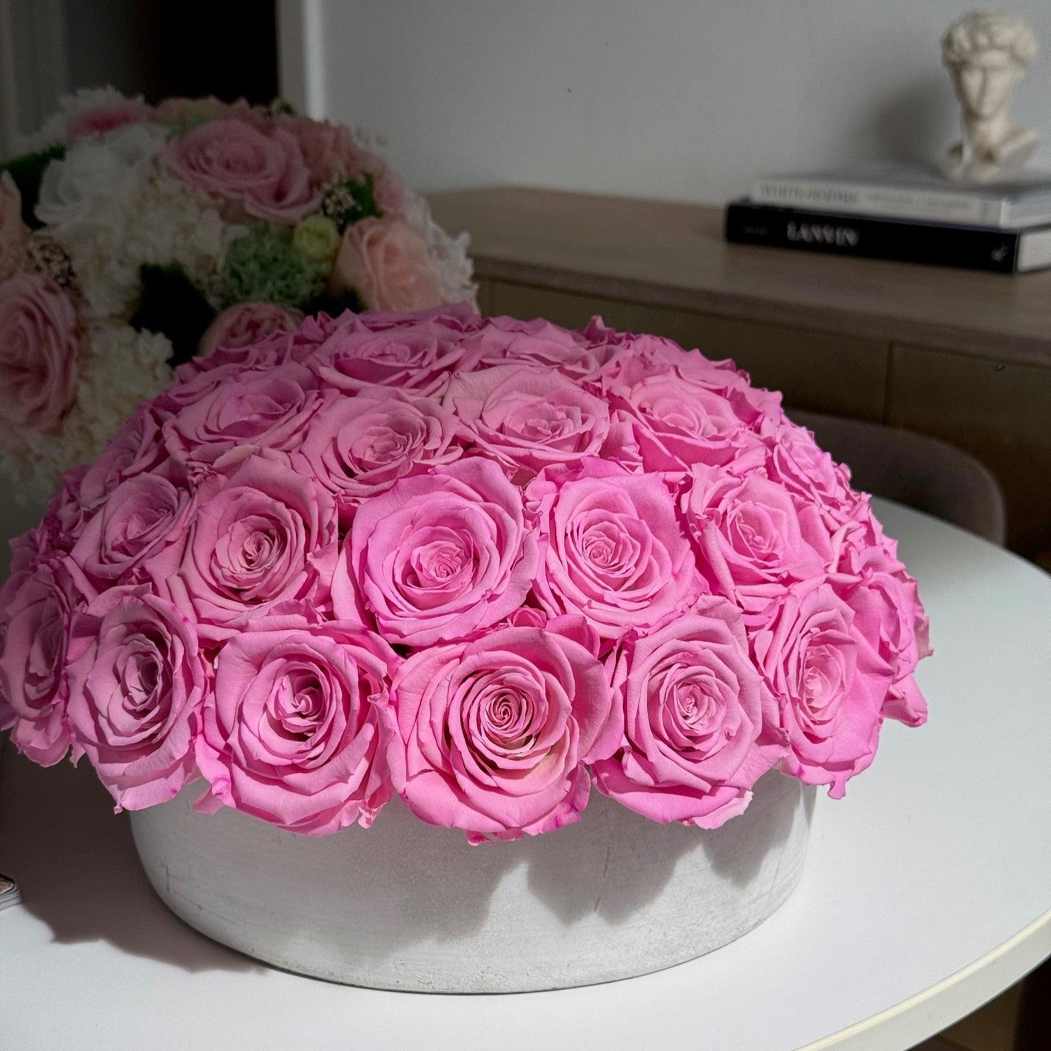 Dining room with Fleur du Luxe preserved rose arrangement as centerpiece.