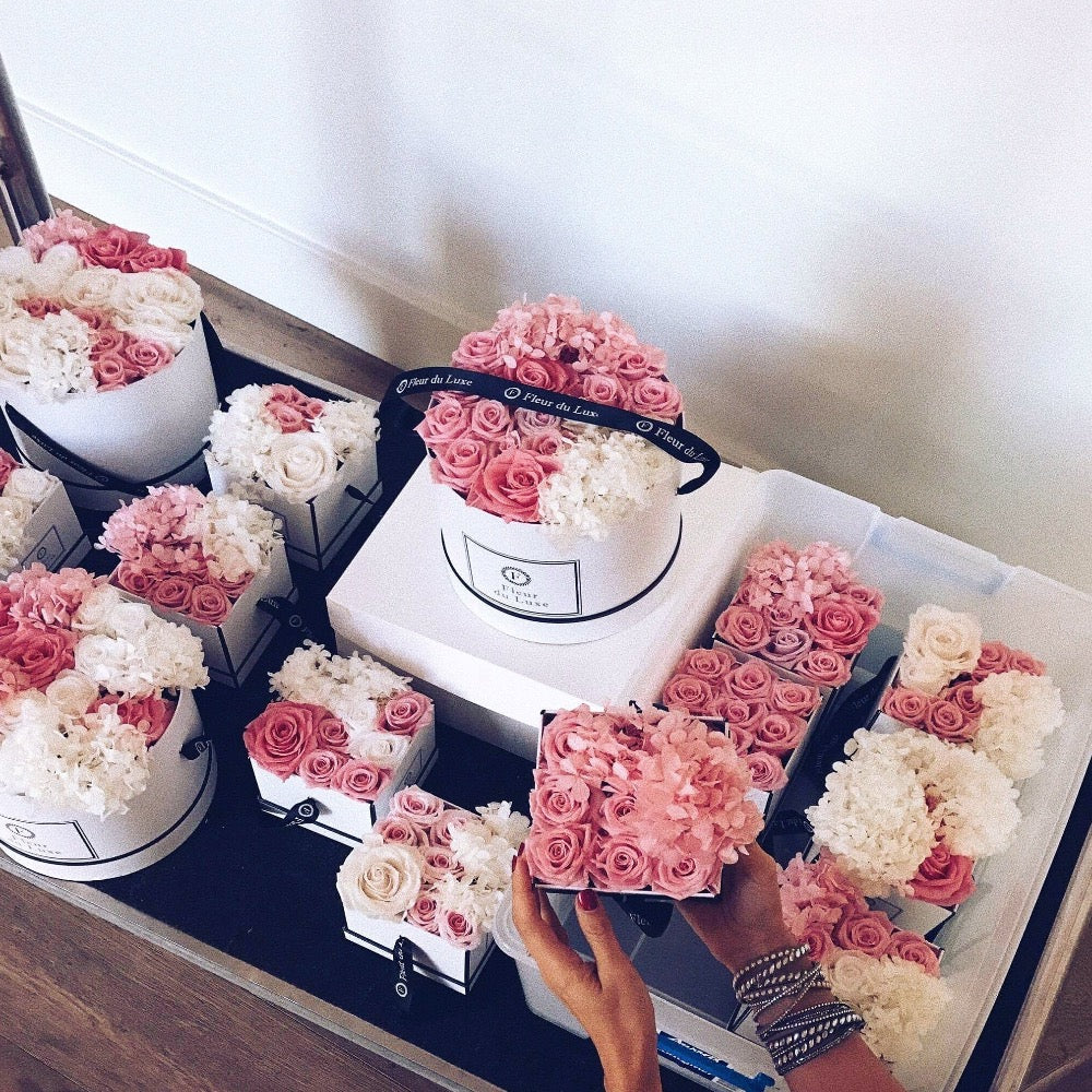 ROUND BOX: Mixed Hydrangea Baby Pink - Flowers