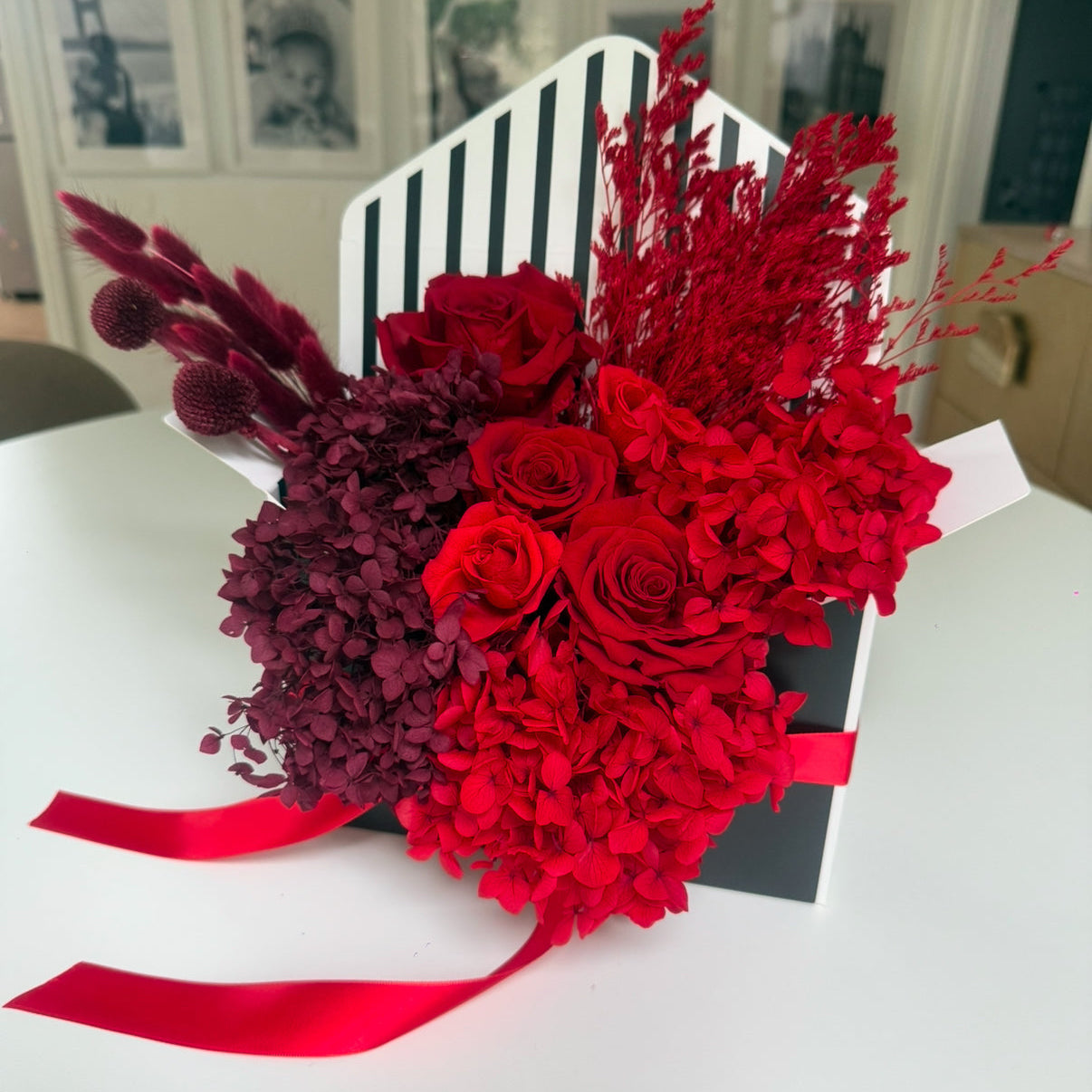 Romantic Red Roses in Black Gift Box – Long-Lasting Floral Display
