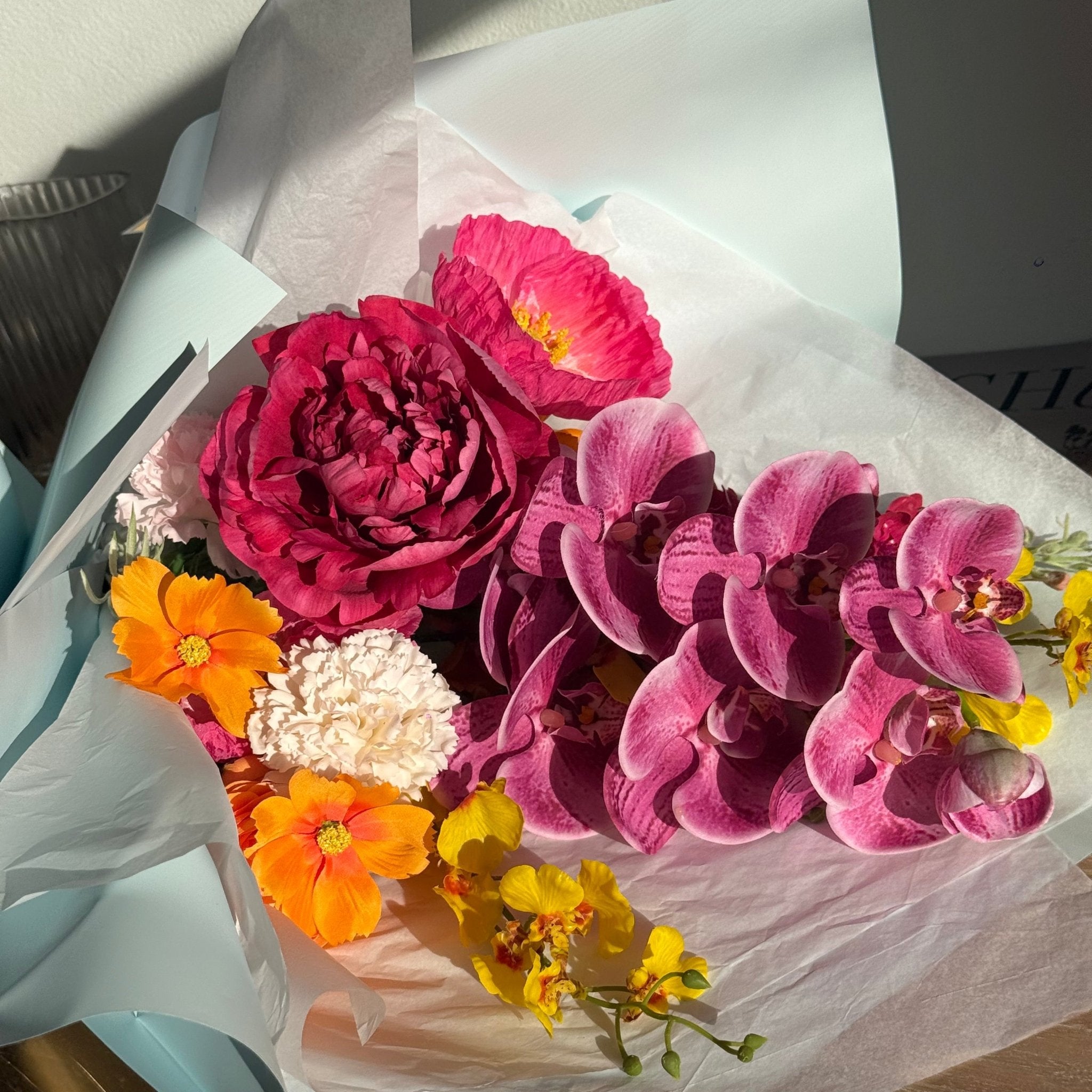 ARTIFICIAL BLOOMS: A bright bouquet - Fleur Du Luxe