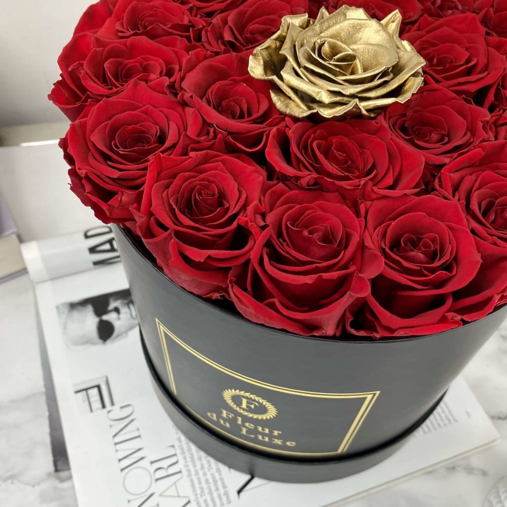 GOLD ROSES: Center Special Round Box