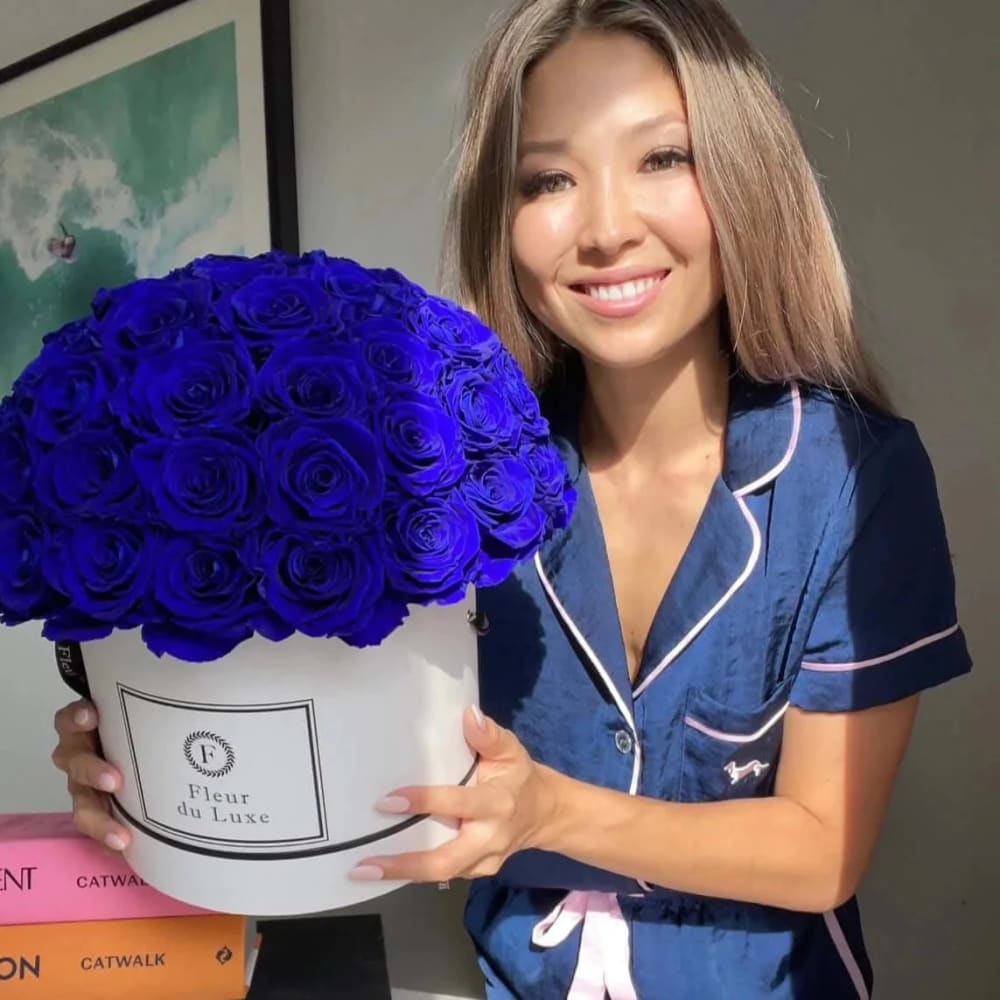 Grand gesture of 50 red roses - Blue / White - Flowers