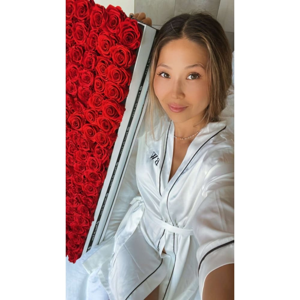 LONG BOX: Grand Gesture 80 - 100 Everlasting Roses - Fleur Du Luxe