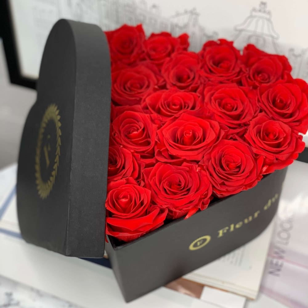 Love Heart Box: Black Velvet Roses - Cherry Red - Flowers