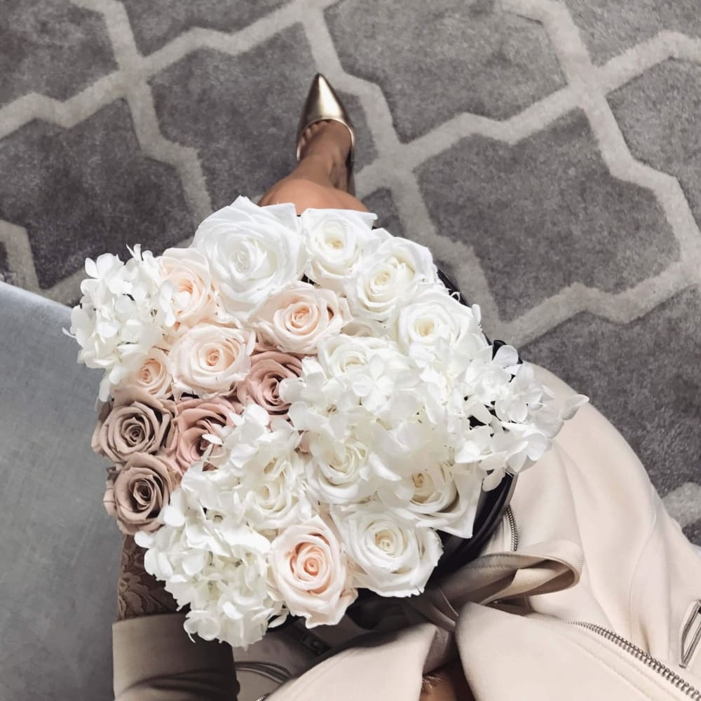 ROUND BOX: Mixed Hydrangea Baby Pink - Nude / White -