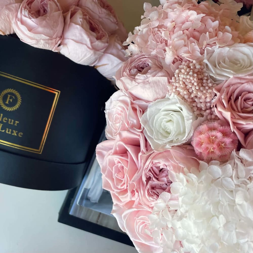 ROUND BOX: Pink Garden Mix Floral Arrangement - Fleur Du Luxe
