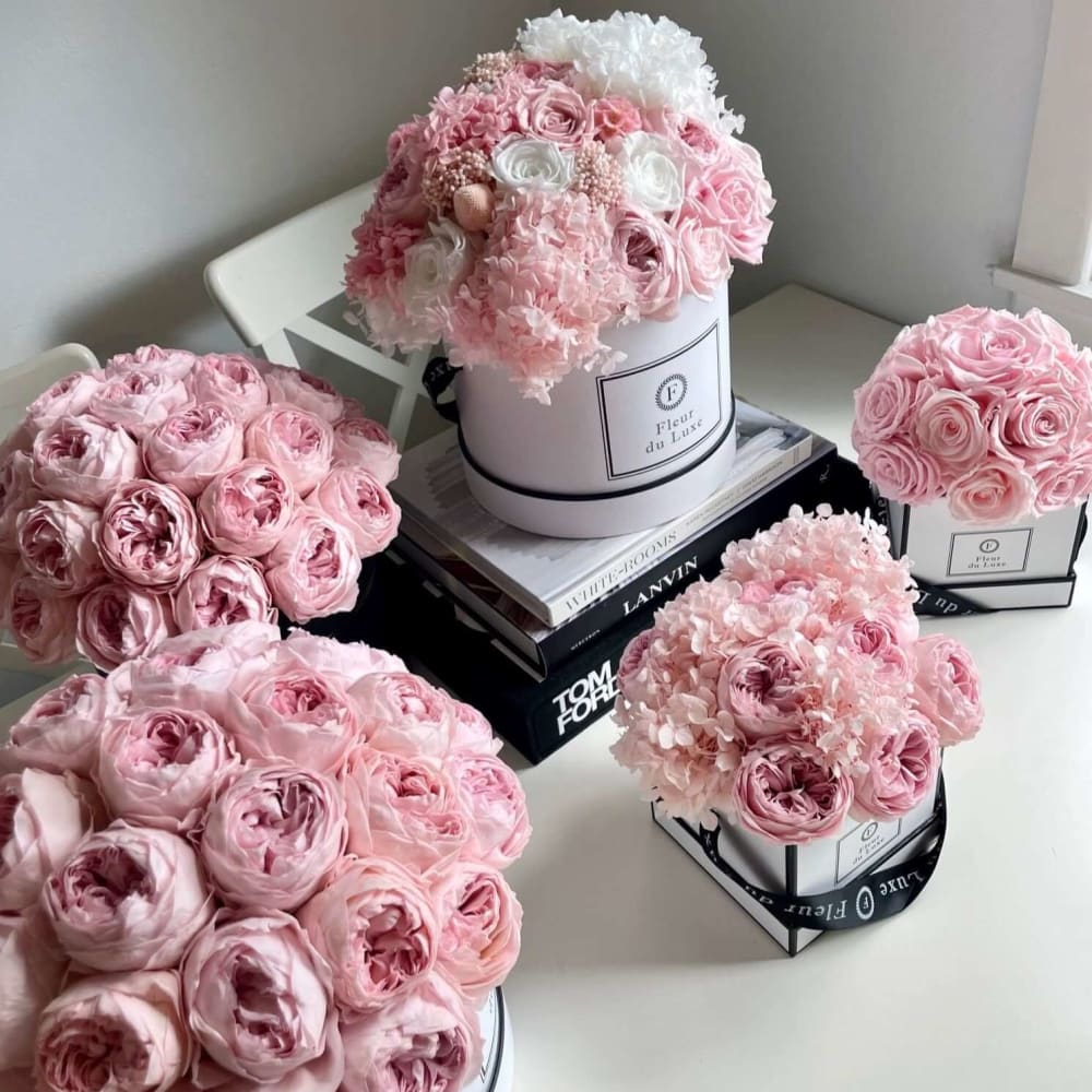 ROUND BOX: Pink Garden Mix Floral Arrangement - Fleur Du Luxe