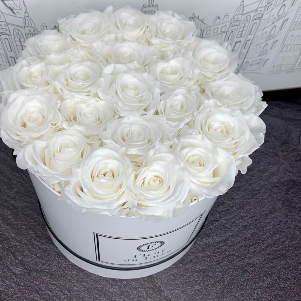 ROUND BOX: Signature Roses Red - Flowers