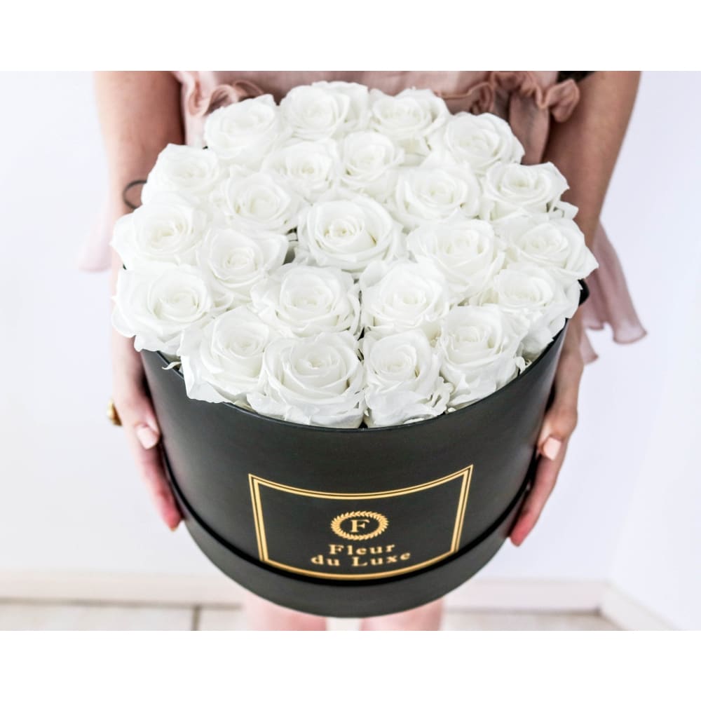 ROUND BOX: Signature Roses White - White / Black - Flowers