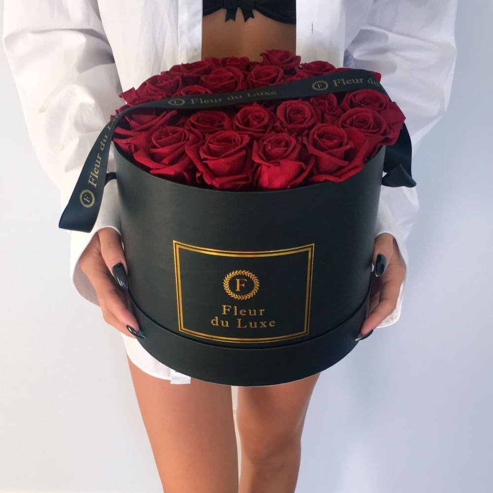 ROUND BOX: Signature Roses White - Wine / Black - Flowers