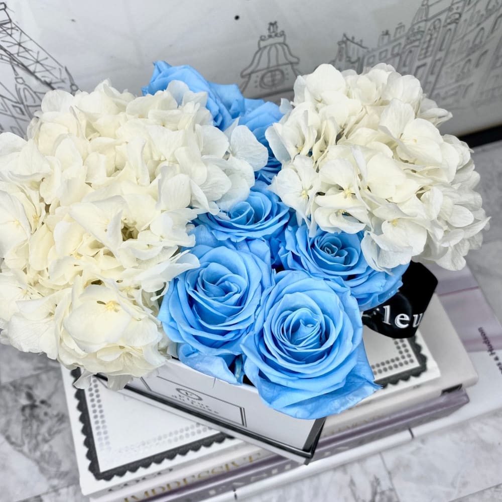 SQUARE BOX: White Hydrangea Mix - Baby Blue + White / White