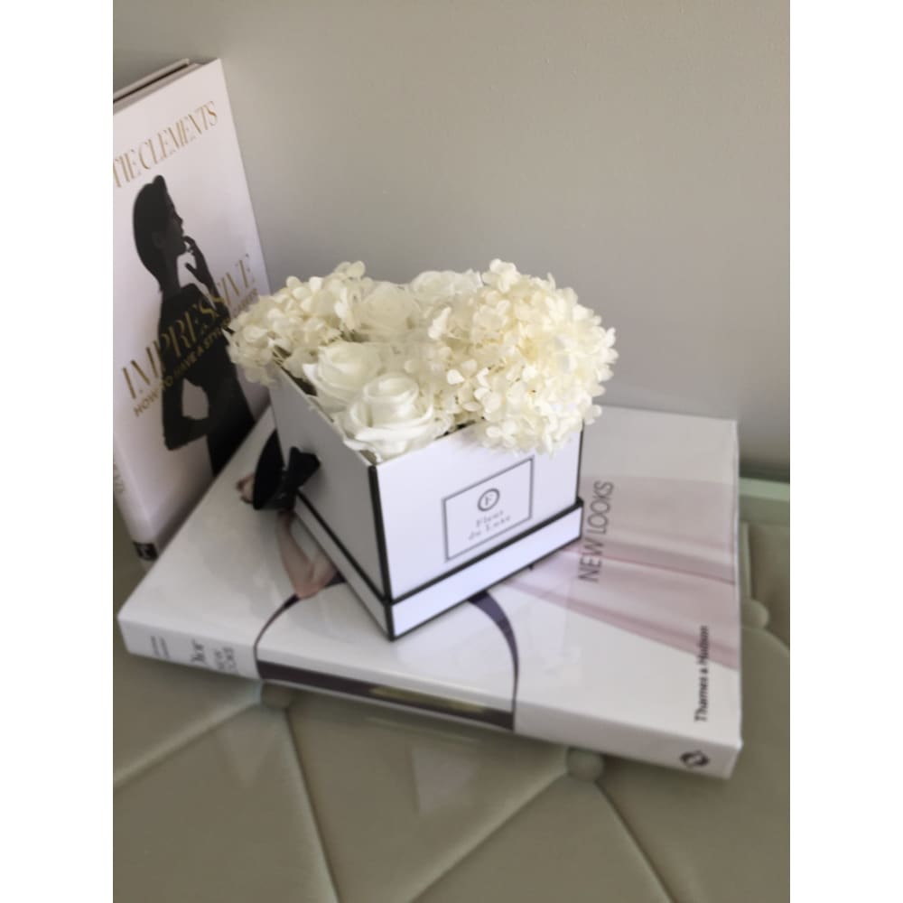 SQUARE BOX: White Hydrangea Mix - White + White / White -
