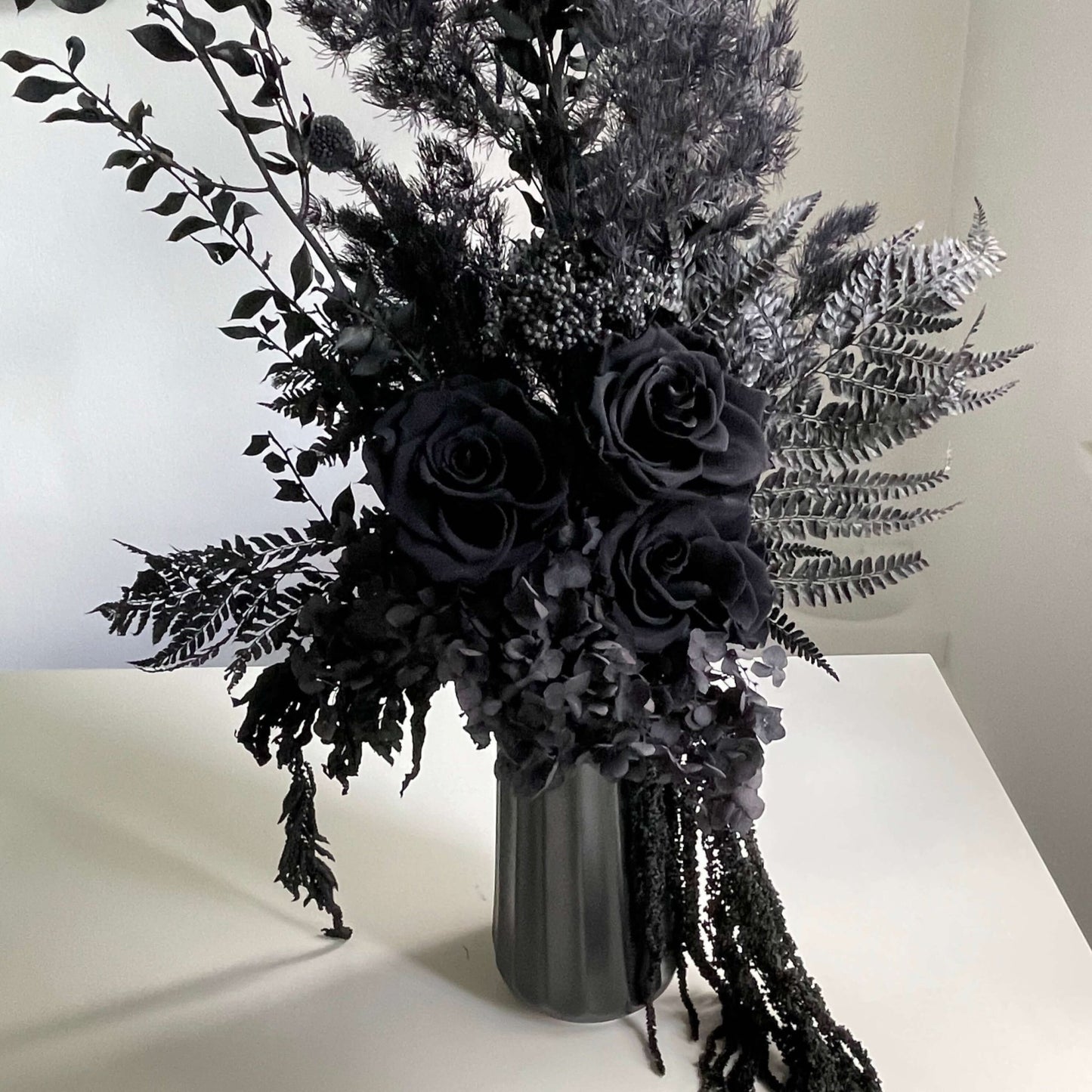 DRIED FLOWERS: All black bouquet - Fleur Du Luxe