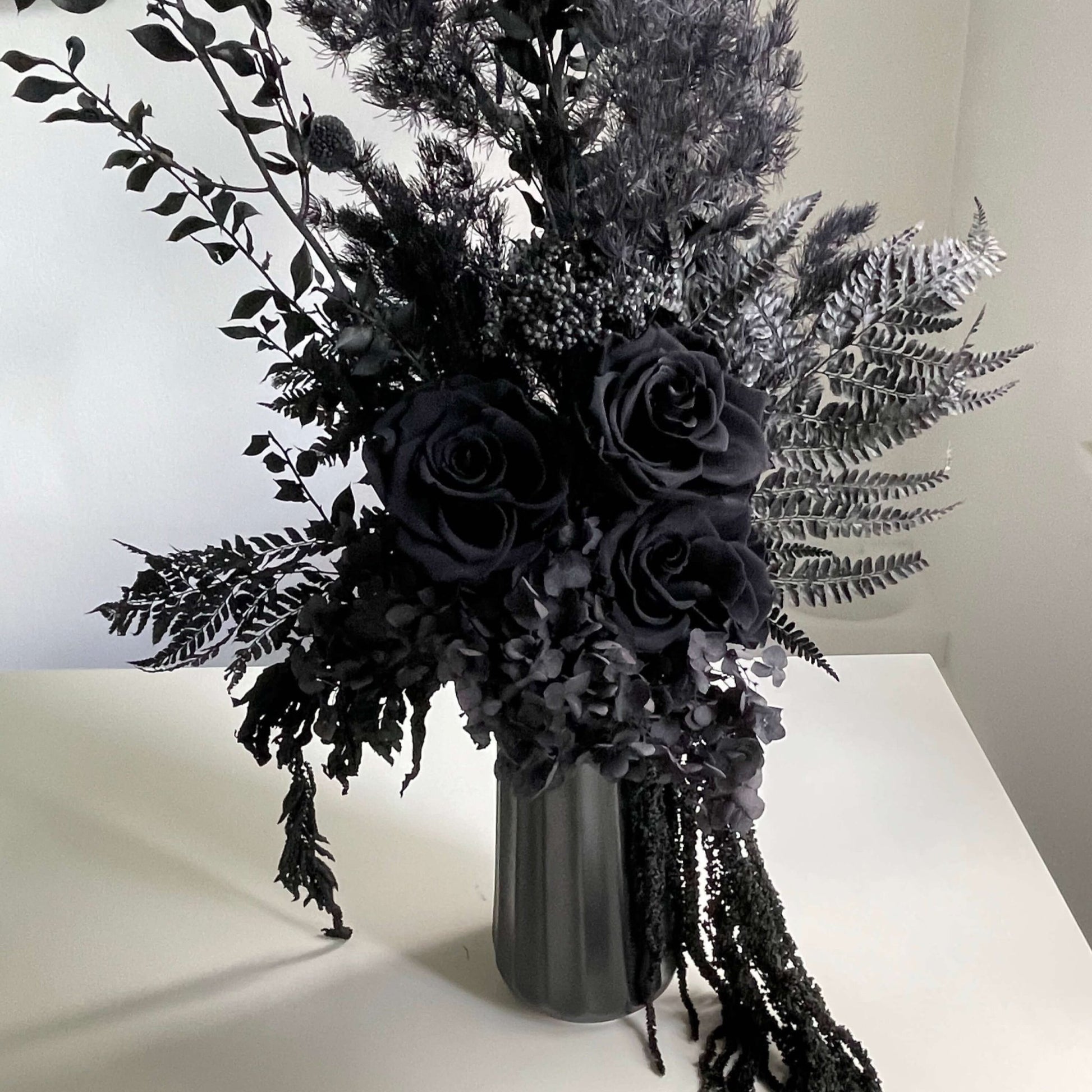 DRIED FLOWERS: All black bouquet - Fleur Du Luxe