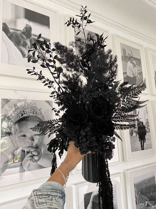 DRIED FLOWERS: All black bouquet - Fleur Du Luxe