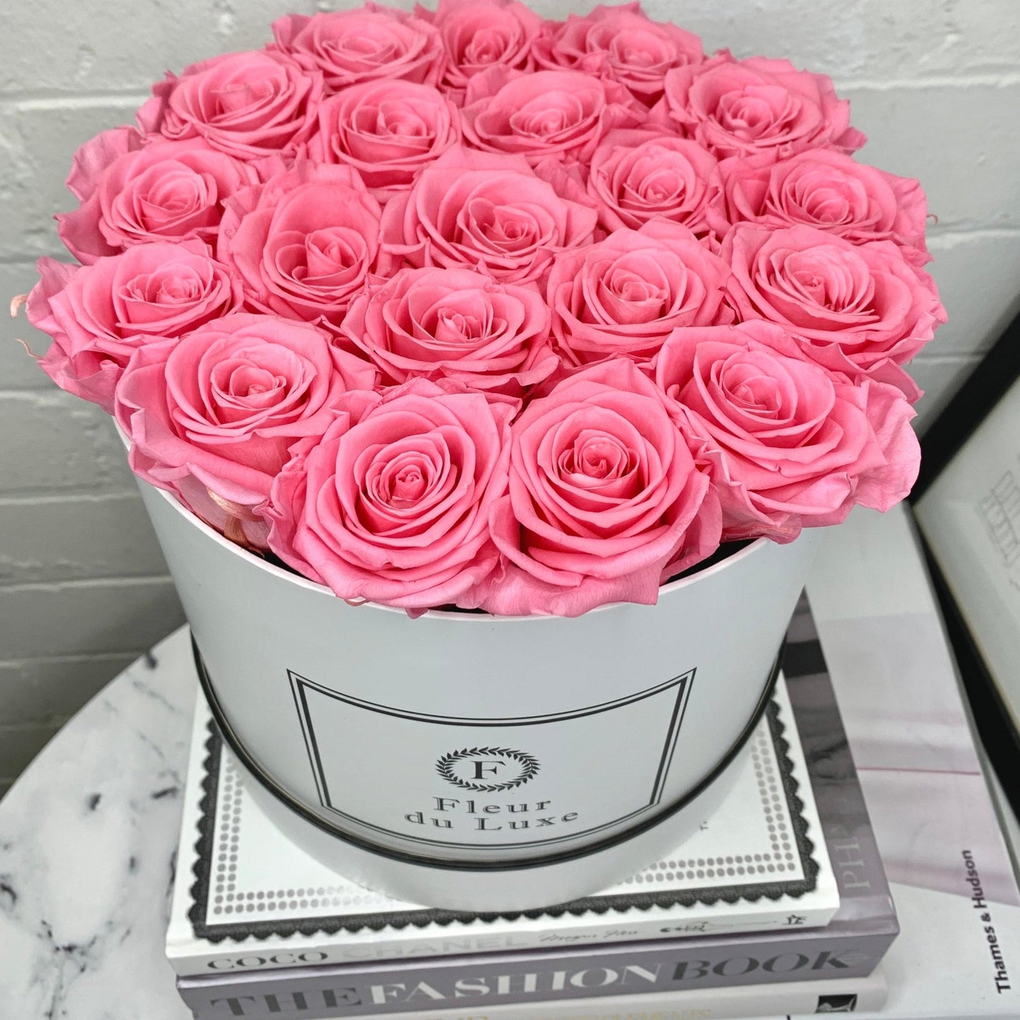 ROUND BOX : New York Bi - Colour Pink – Everlasting Real Roses in Round Hat Box - Fleur Du Luxe