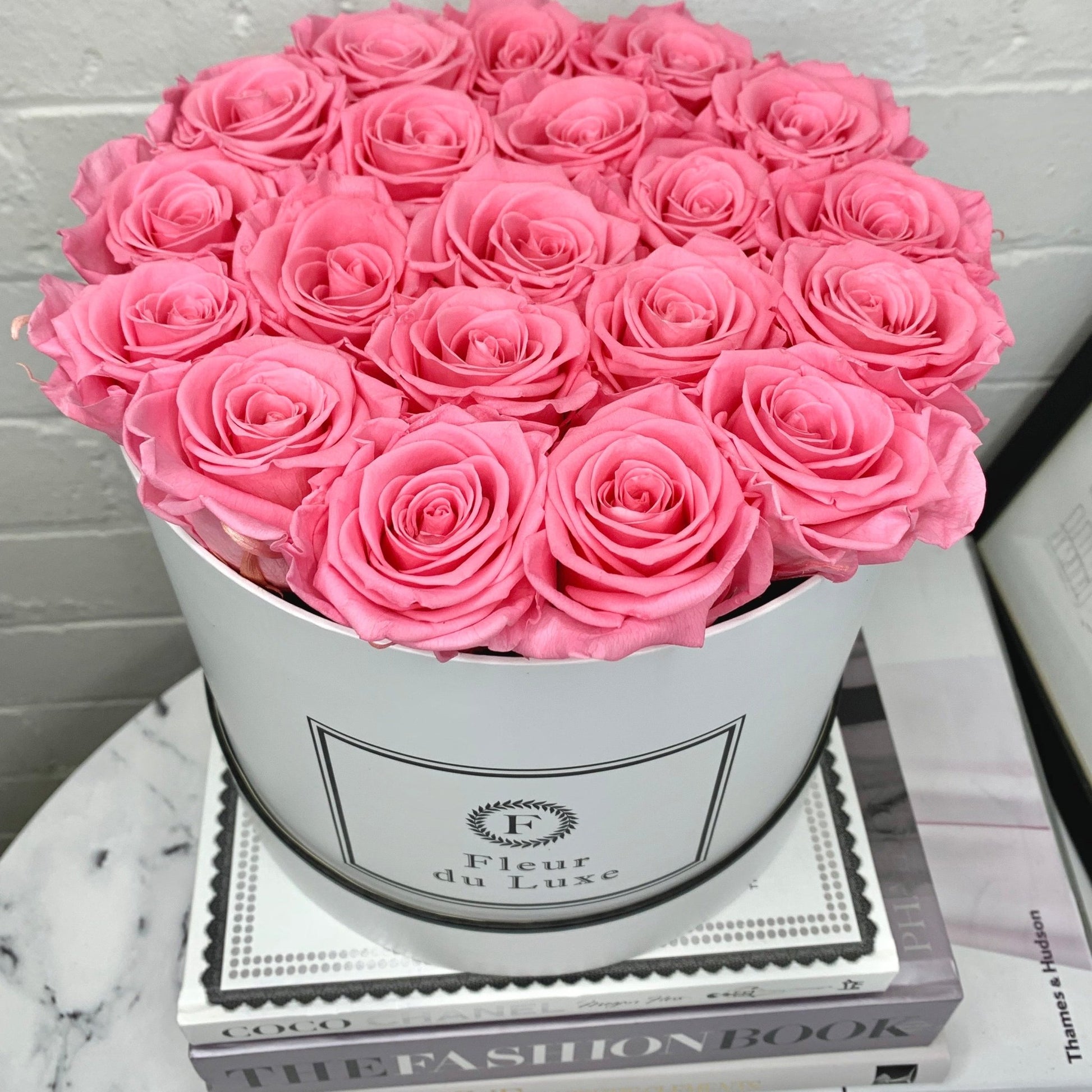 ROUND BOX : New York Bi - Colour Pink – Everlasting Real Roses in Round Hat Box - Fleur Du Luxe