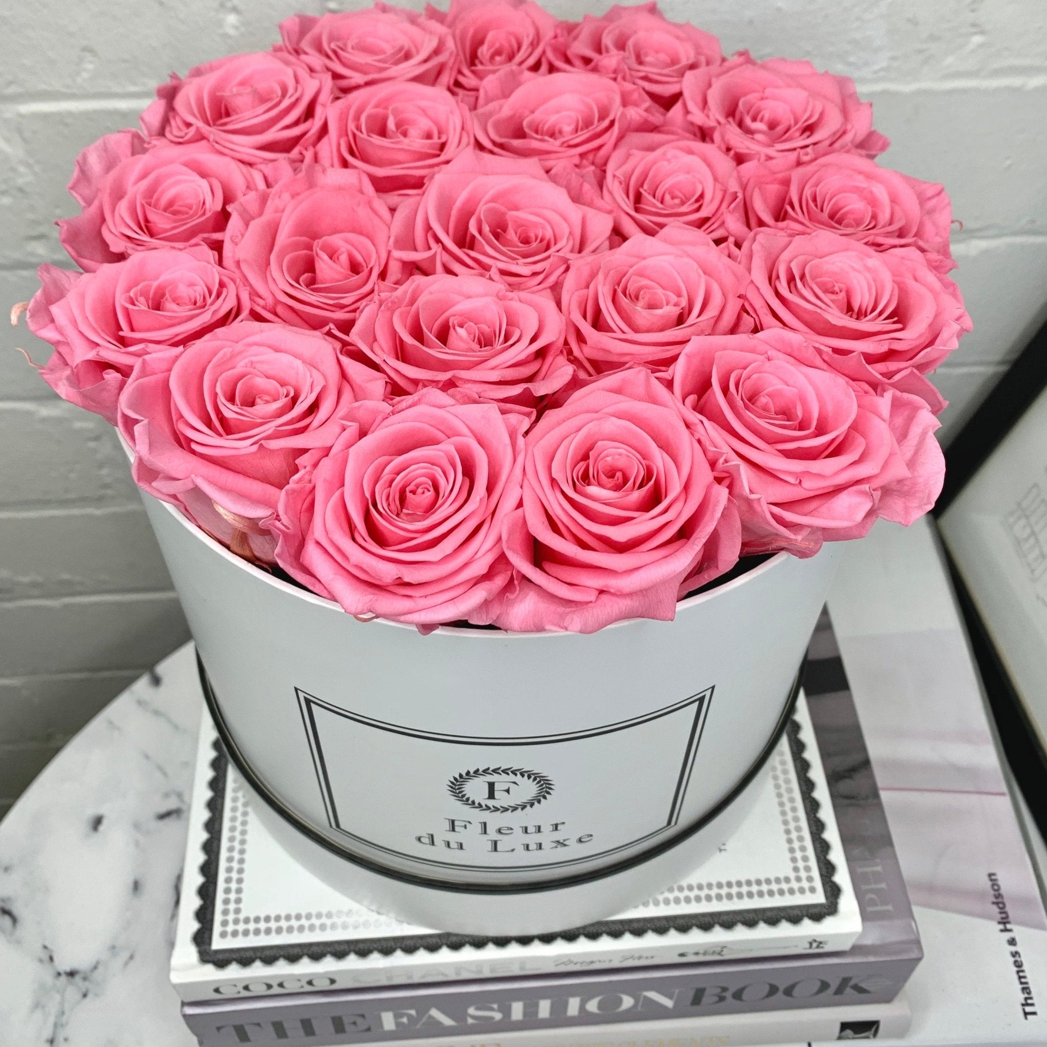 ROUND BOX : New York Bi - Colour Pink – Everlasting Real Roses in Round Hat Box - Fleur Du Luxe