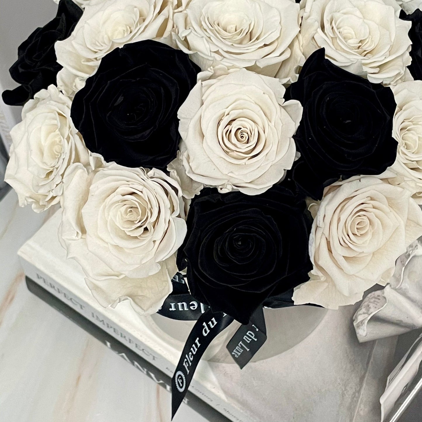 STAINLESS STEEL POT: Monochrome Roses - Fleur Du Luxe